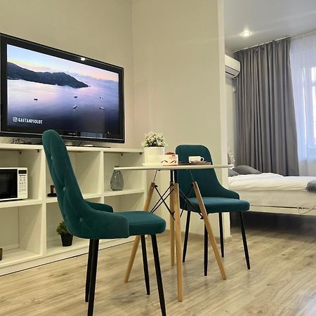 Uutnaya Quartira V Novom Dome Apartment Павлодар Екстериор снимка