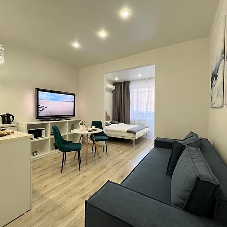 Uutnaya Quartira V Novom Dome Apartment Павлодар Екстериор снимка